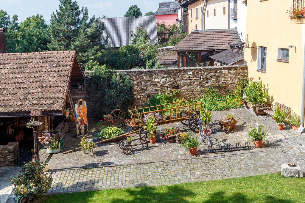 Penzion - Restaurant Atrium Попрад Екстер'єр фото